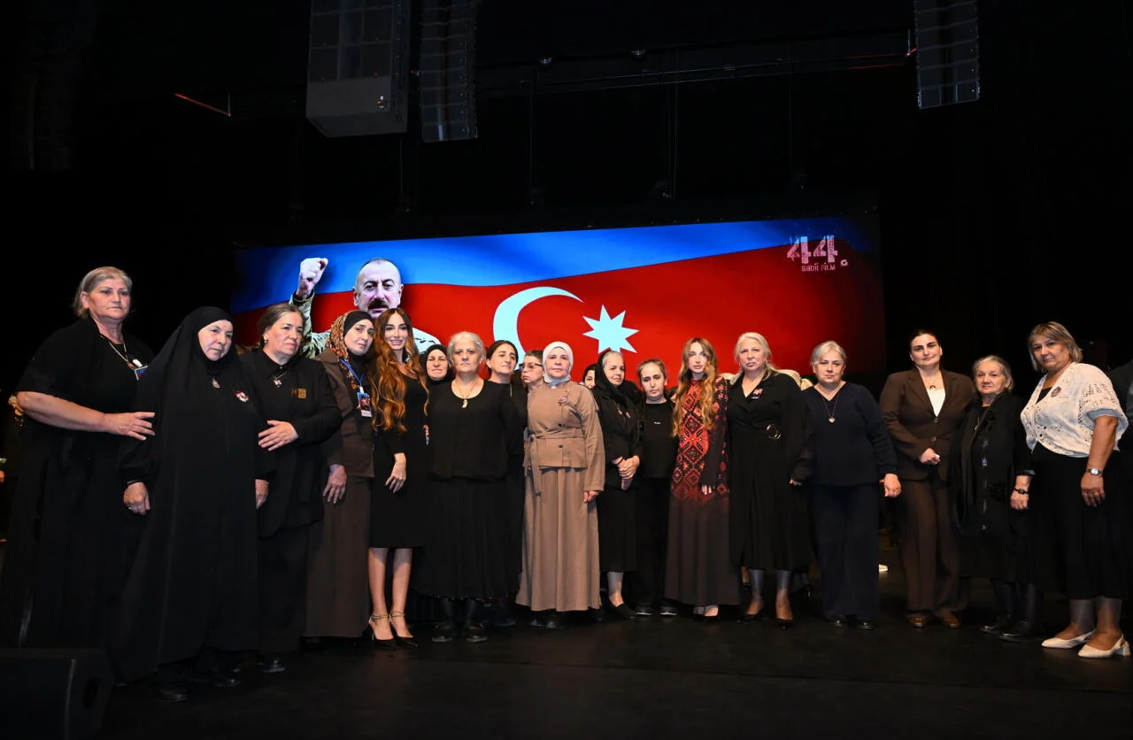 Heydər Əliyev Mərkəzində "44"ün premyerası keçirilib – göz yaşları, qürur və alqışlar (FOTOLAR)