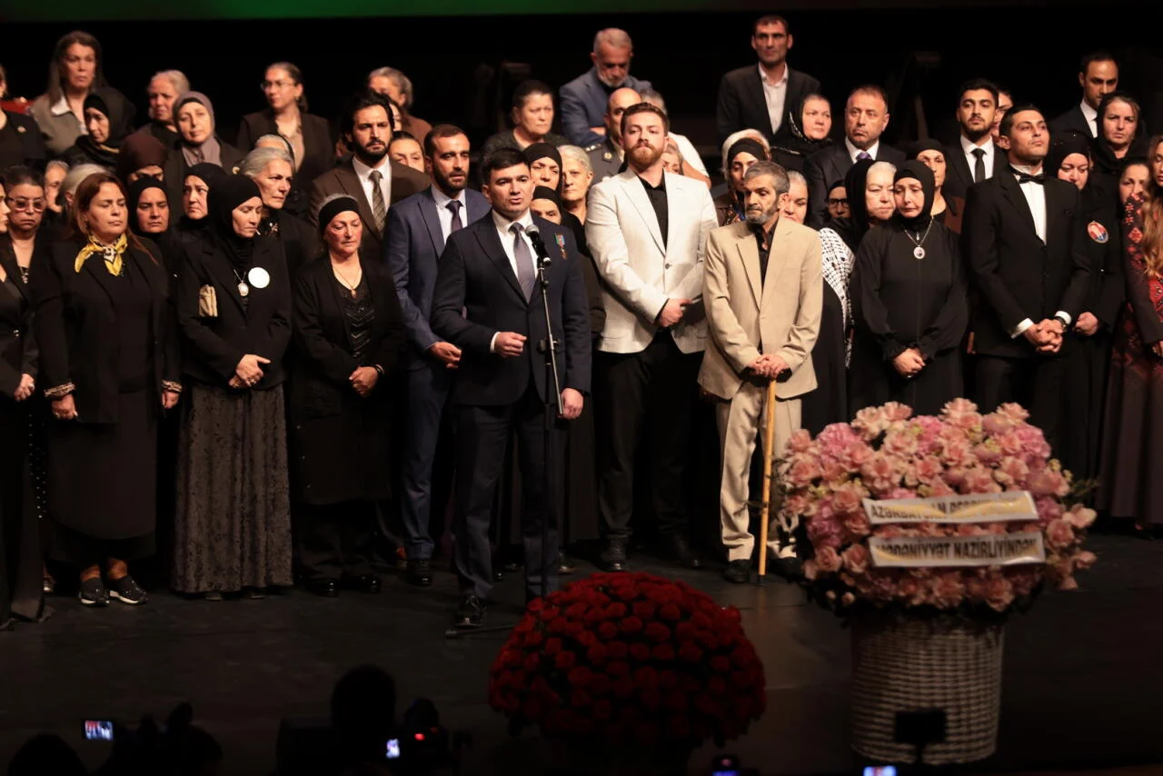 Heydər Əliyev Mərkəzində "44"ün premyerası keçirilib – göz yaşları, qürur və alqışlar (FOTOLAR)