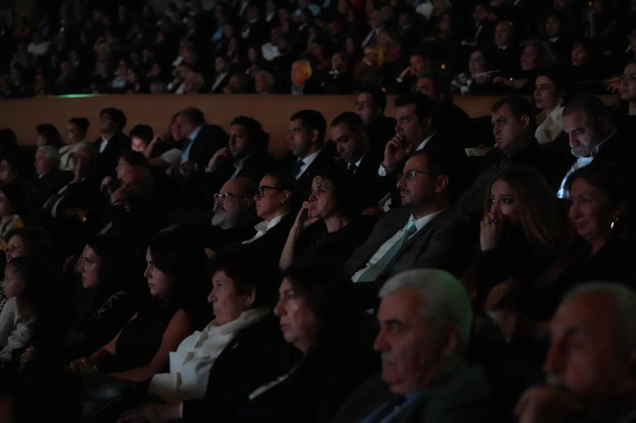 Heydər Əliyev Mərkəzində "44"ün premyerası keçirilib – göz yaşları, qürur və alqışlar (FOTOLAR)
