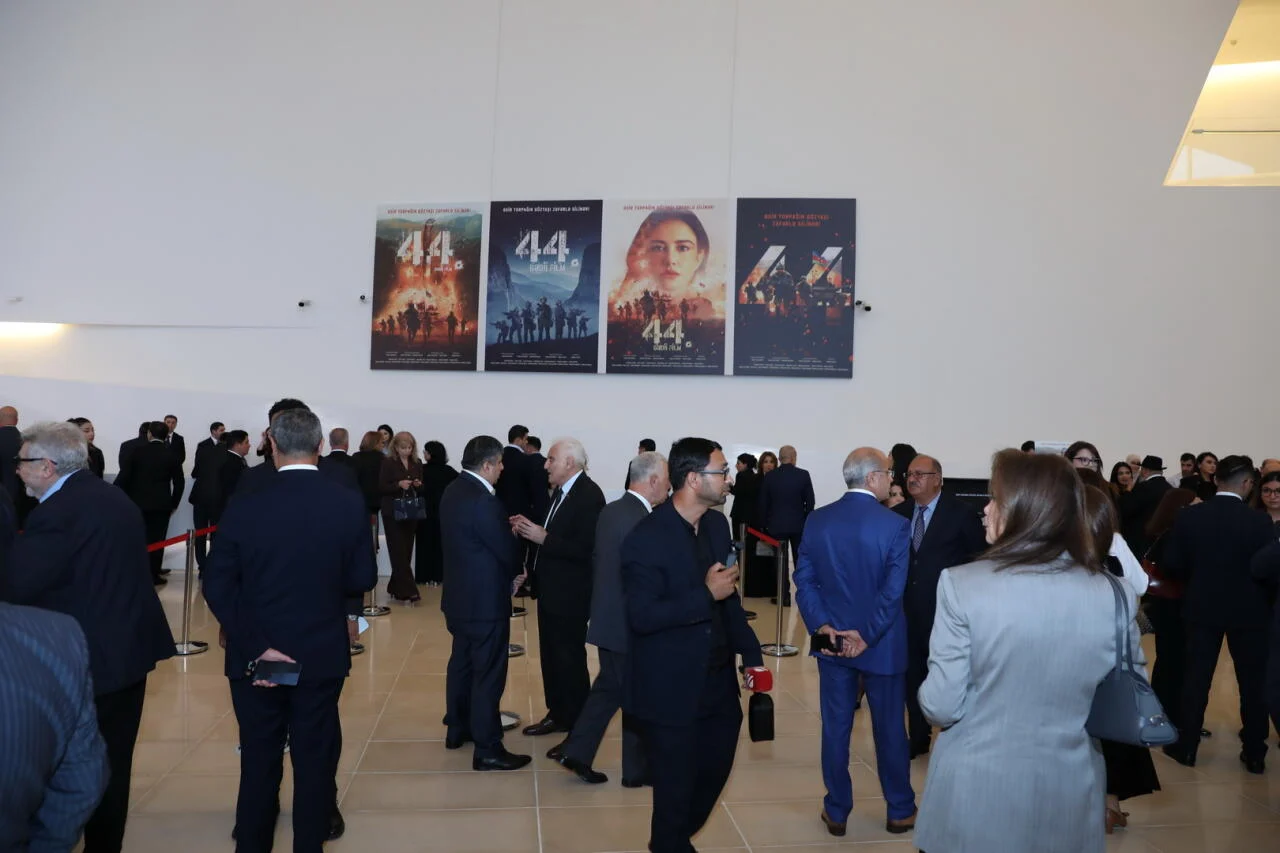 Heydər Əliyev Mərkəzində "44"ün premyerası keçirilib – göz yaşları, qürur və alqışlar (FOTOLAR)