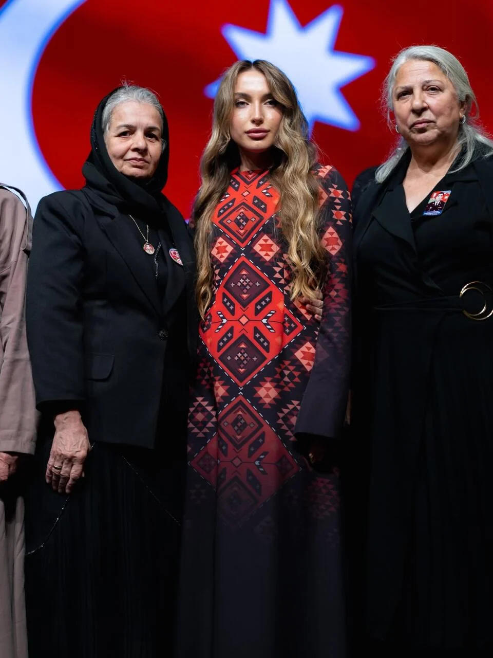 Alyona Əliyeva “44” filminin təqdimatından görüntülər paylaşıb (FOTO)