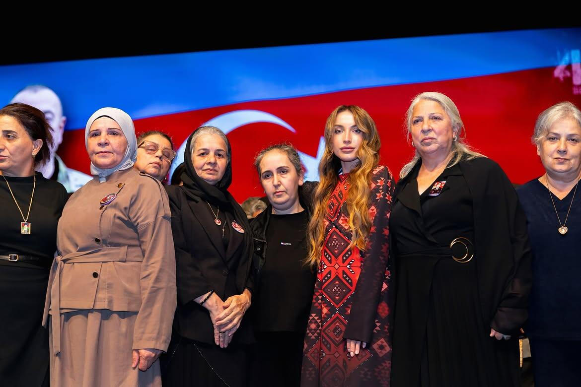 Alyona Əliyeva “44” filminin təqdimatından görüntülər paylaşıb (FOTO)