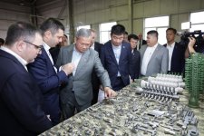 Kambocanın Baş naziri Müdafiə Sənayesi Nazirliyinin müəssisələrini ziyarət edib (FOTO)