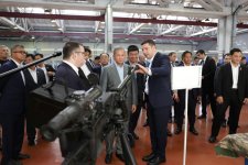 Kambocanın Baş naziri Müdafiə Sənayesi Nazirliyinin müəssisələrini ziyarət edib (FOTO)