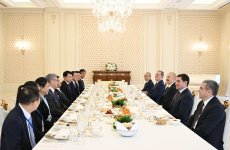 Prezident İlham Əliyevin adından Laos Prezidentinin şərəfinə rəsmi nahar verilib (FOTO)