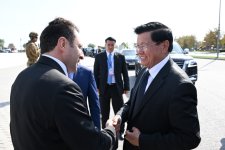 Laos Prezidenti Zəfər parkını ziyarət edib (FOTO)