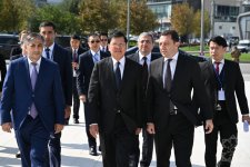 Laos Prezidenti Zəfər parkını ziyarət edib (FOTO)