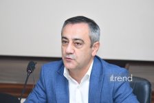 “Zərərli xarici təsirlərə və saxta xəbərlərə qarşı sayıqlığın artırılmasına dəstək” layihəsi çərçivəsində Azərbaycan Dillər Universitetinin tələbələri ilə görüş keçirilib (FOTO/VİDEO)
