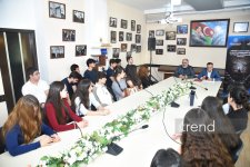 “Zərərli xarici təsirlərə və saxta xəbərlərə qarşı sayıqlığın artırılmasına dəstək” layihəsi çərçivəsində Azərbaycan Dillər Universitetinin tələbələri ilə görüş keçirilib (FOTO/VİDEO)