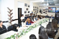 “Zərərli xarici təsirlərə və saxta xəbərlərə qarşı sayıqlığın artırılmasına dəstək” layihəsi çərçivəsində Azərbaycan Dillər Universitetinin tələbələri ilə görüş keçirilib (FOTO/VİDEO)