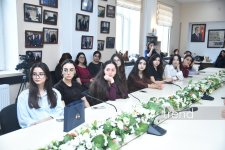 “Zərərli xarici təsirlərə və saxta xəbərlərə qarşı sayıqlığın artırılmasına dəstək” layihəsi çərçivəsində Azərbaycan Dillər Universitetinin tələbələri ilə görüş keçirilib (FOTO/VİDEO)