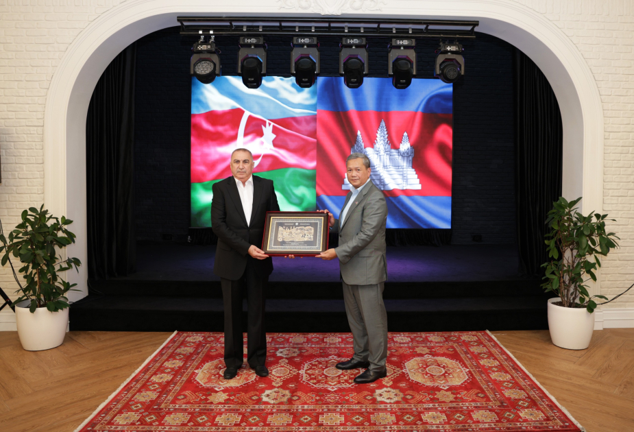 Kambocanın Baş naziri Müdafiə Sənayesi Nazirliyinin müəssisələrini ziyarət edib (FOTO)