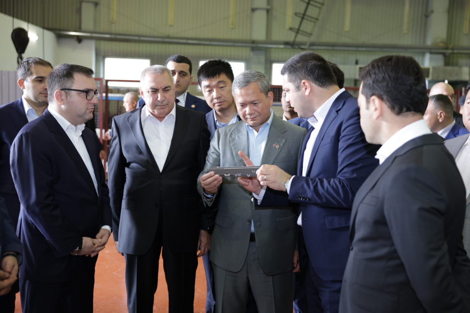 Kambocanın Baş naziri Müdafiə Sənayesi Nazirliyinin müəssisələrini ziyarət edib (FOTO)
