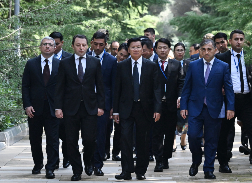 Laos Prezidenti Fəxri xiyabanı ziyarət edib (FOTO)