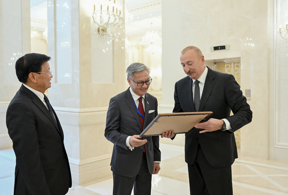 Prezident İlham Əliyevin adından Laos Prezidentinin şərəfinə rəsmi nahar verilib (FOTO)