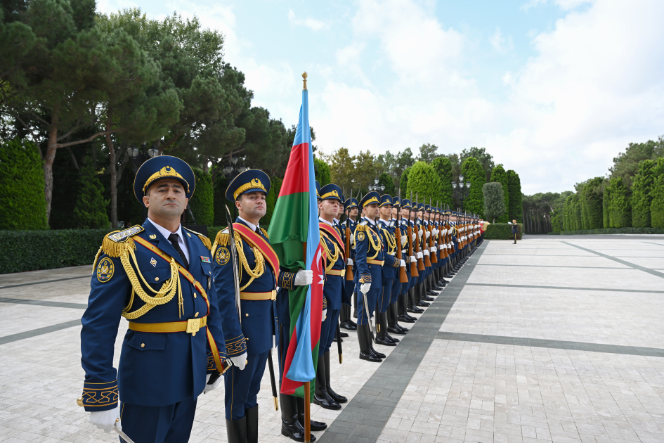 Laos Prezidentinin Bakıda rəsmi qarşılanma mərasimi olub (FOTO/VİDEO)