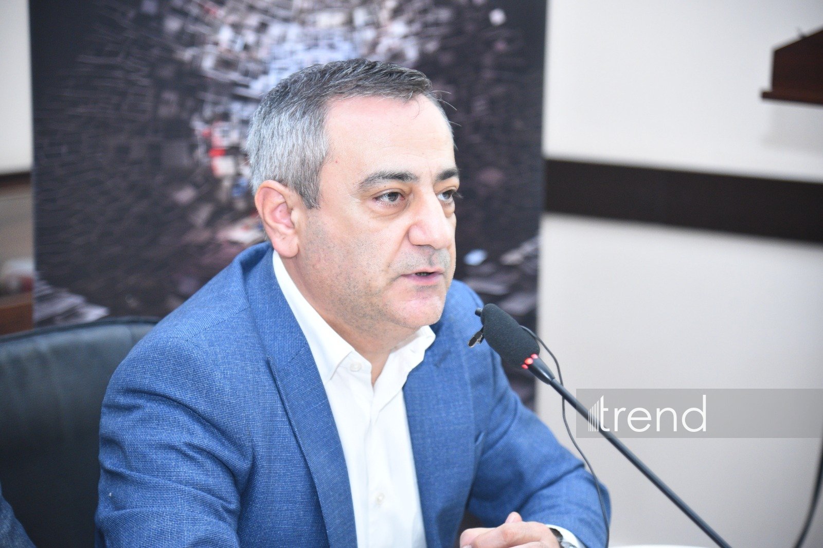 “Zərərli xarici təsirlərə və saxta xəbərlərə qarşı sayıqlığın artırılmasına dəstək” layihəsi çərçivəsində Azərbaycan Dillər Universitetinin tələbələri ilə görüş keçirilib (FOTO/VİDEO)