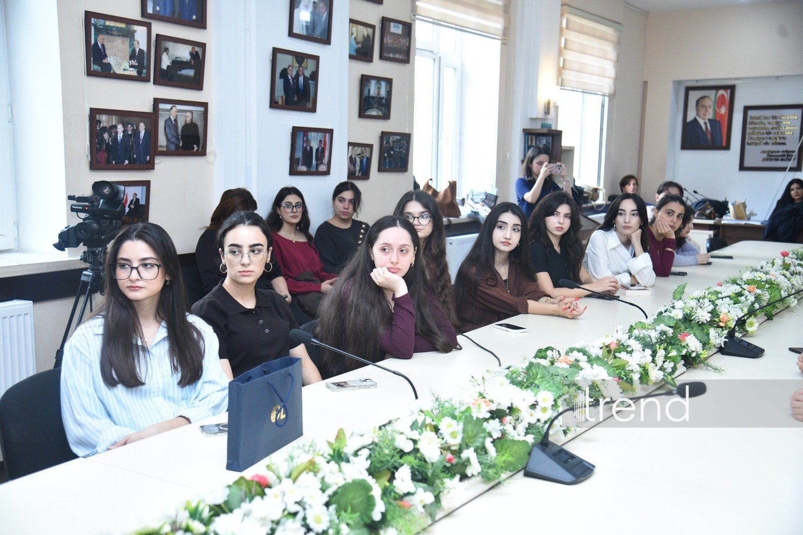 “Zərərli xarici təsirlərə və saxta xəbərlərə qarşı sayıqlığın artırılmasına dəstək” layihəsi çərçivəsində Azərbaycan Dillər Universitetinin tələbələri ilə görüş keçirilib (FOTO/VİDEO)