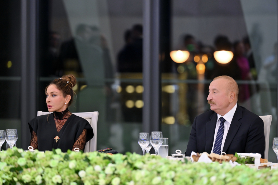Prezident İlham Əliyevin adından AQEM-in 7-ci Zirvə Görüşünün iştirakçılarının şərəfinə şam yeməyi verilib (FOTO/VİDEO)