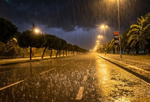 İstanbulda güclü leysan: Yollar su altında qalıb, məktəblərdə əyani təhsil dayandırılıb