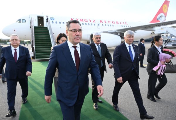 Qırğızıstan Prezidenti Bakıdadır (FOTO)