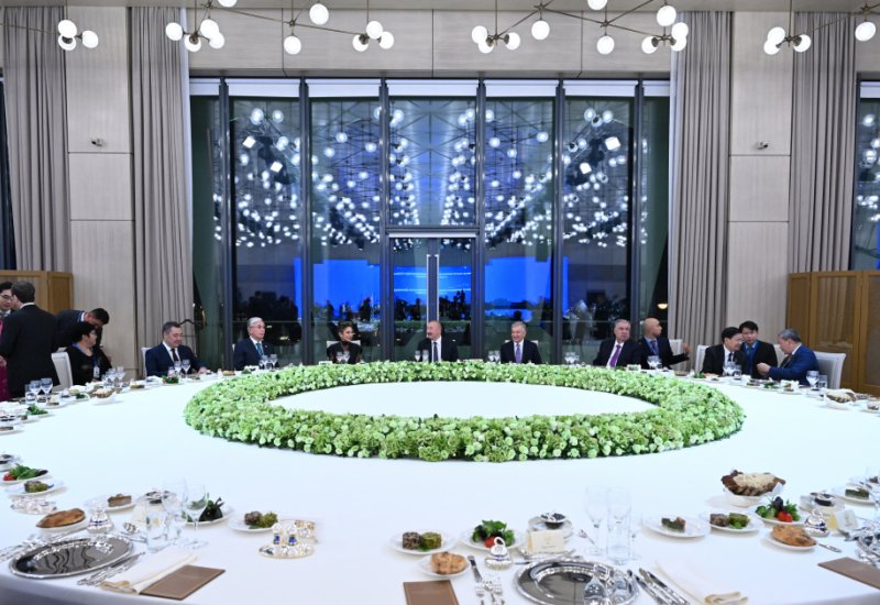 Prezident İlham Əliyevin adından AQEM-in 7-ci Zirvə Görüşünün iştirakçılarının şərəfinə şam yeməyi verilib (FOTO/VİDEO)