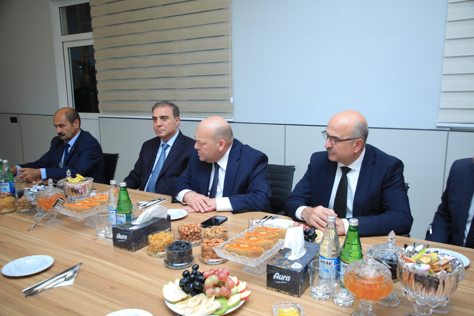 Belaruslu nümayəndələr Gəncə Avtomobil Zavodunda istehsal prosesi ilə tanış olublar (FOTO)