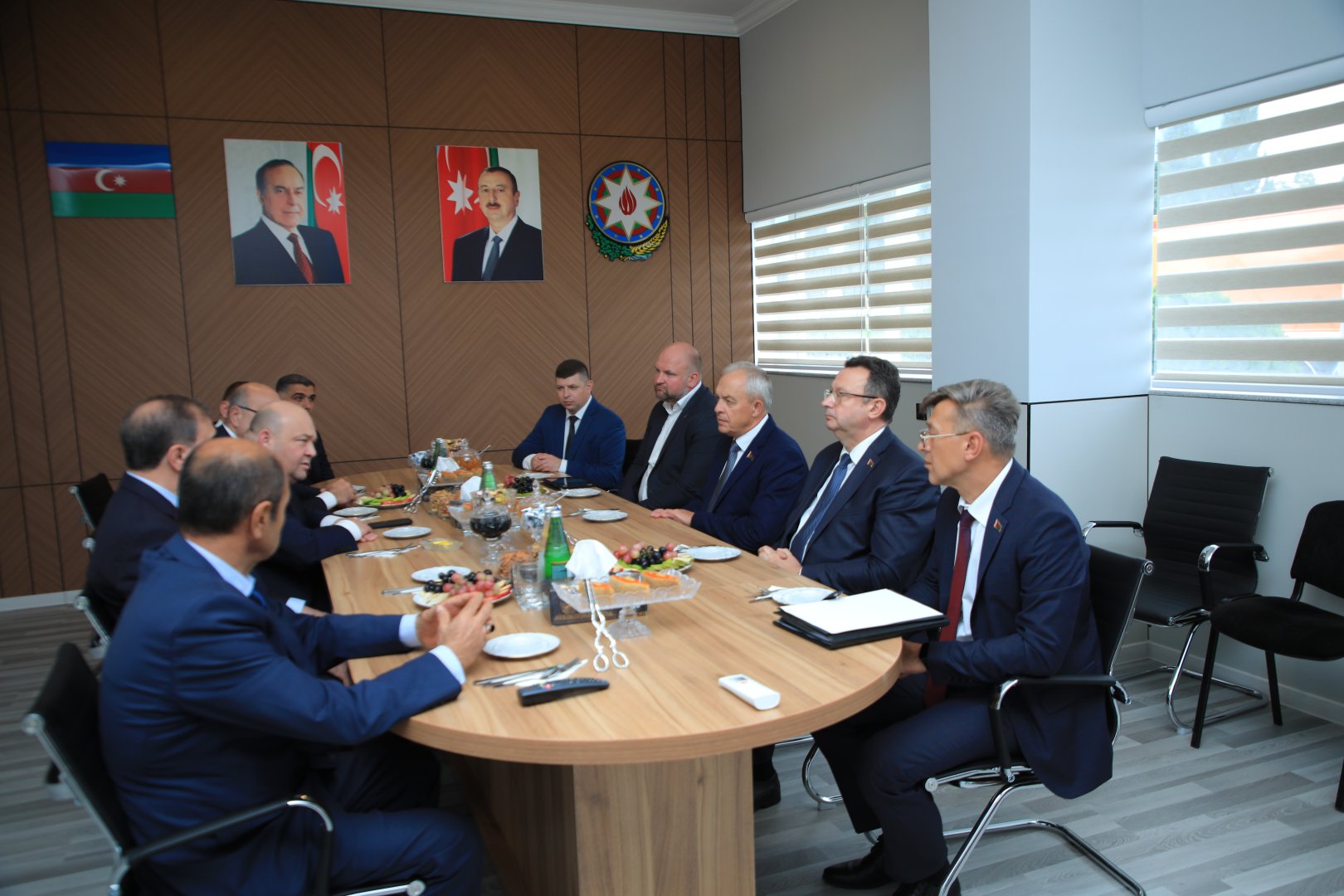 Belaruslu nümayəndələr Gəncə Avtomobil Zavodunda istehsal prosesi ilə tanış olublar (FOTO)