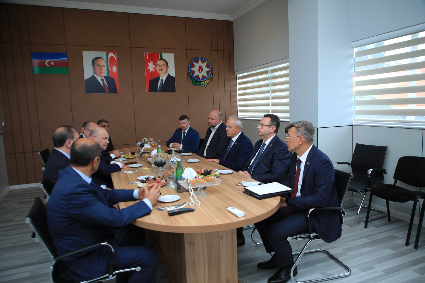 Belaruslu nümayəndələr Gəncə Avtomobil Zavodunda istehsal prosesi ilə tanış olublar (FOTO)