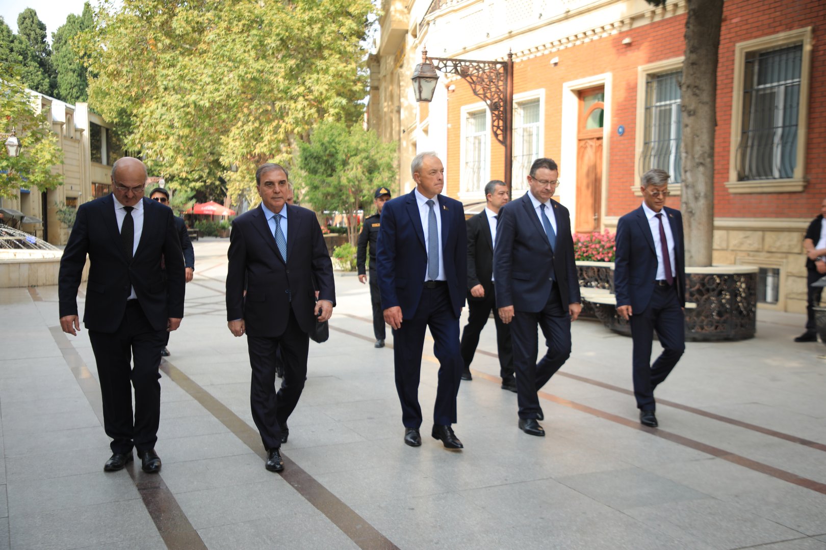 Belaruslu nümayəndələr Gəncə Avtomobil Zavodunda istehsal prosesi ilə tanış olublar (FOTO)