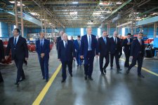 Belaruslu nümayəndələr Gəncə Avtomobil Zavodunda istehsal prosesi ilə tanış olublar (FOTO)