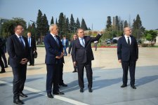 Belaruslu nümayəndələr Gəncə Avtomobil Zavodunda istehsal prosesi ilə tanış olublar (FOTO)
