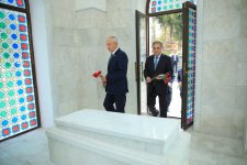 Belaruslu nümayəndələr Gəncə Avtomobil Zavodunda istehsal prosesi ilə tanış olublar (FOTO)