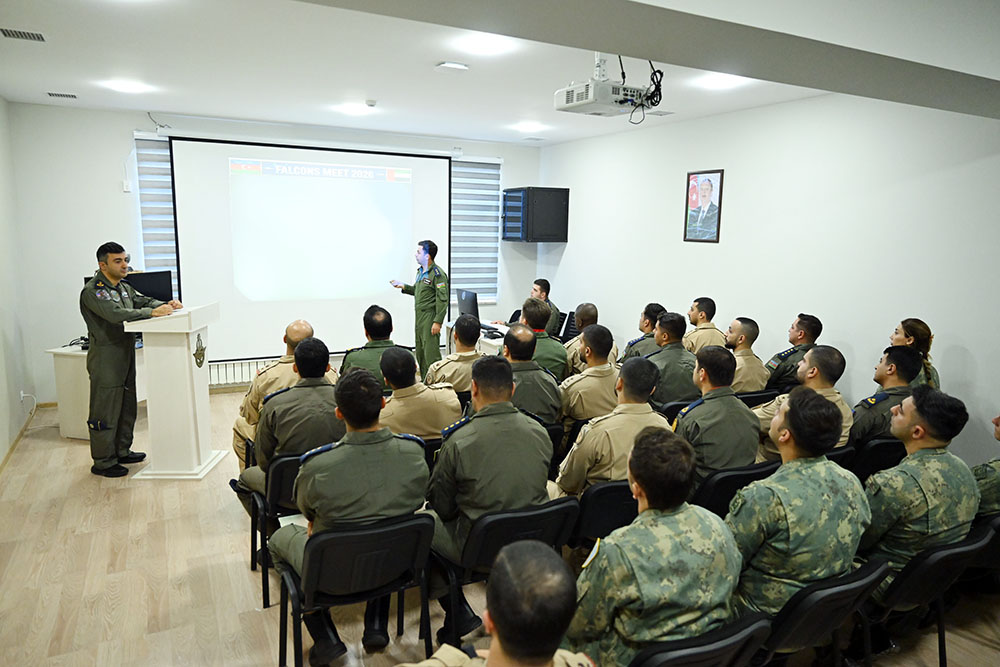 Azərbaycan və BƏƏ hərbçilərinin birgə taktiki-uçuş təlimi davam edir (FOTO/VİDEO)