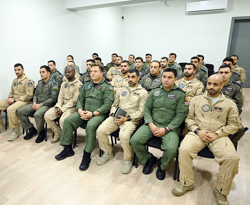 Azərbaycan və BƏƏ hərbçilərinin birgə taktiki-uçuş təlimi davam edir (FOTO/VİDEO)