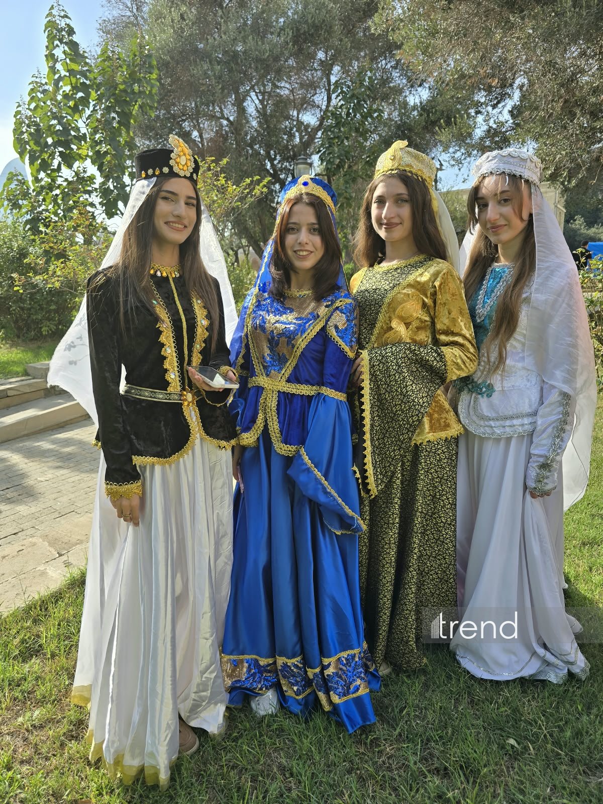 İçərişəhərdə rəngarəng "Kəlağayı" yürüşü start götürüb (FOTO)