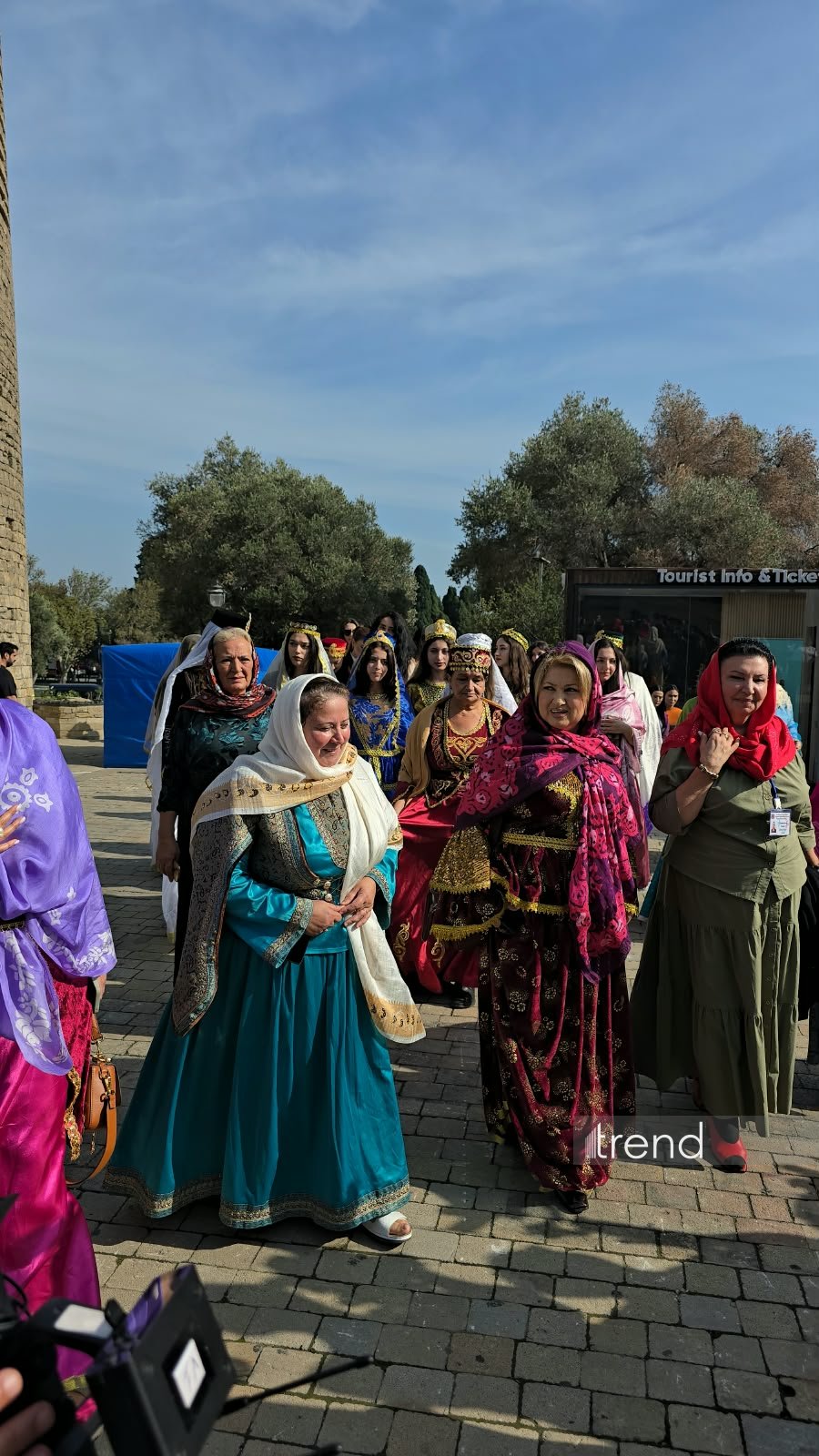 İçərişəhərdə rəngarəng "Kəlağayı" yürüşü start götürüb (FOTO)
