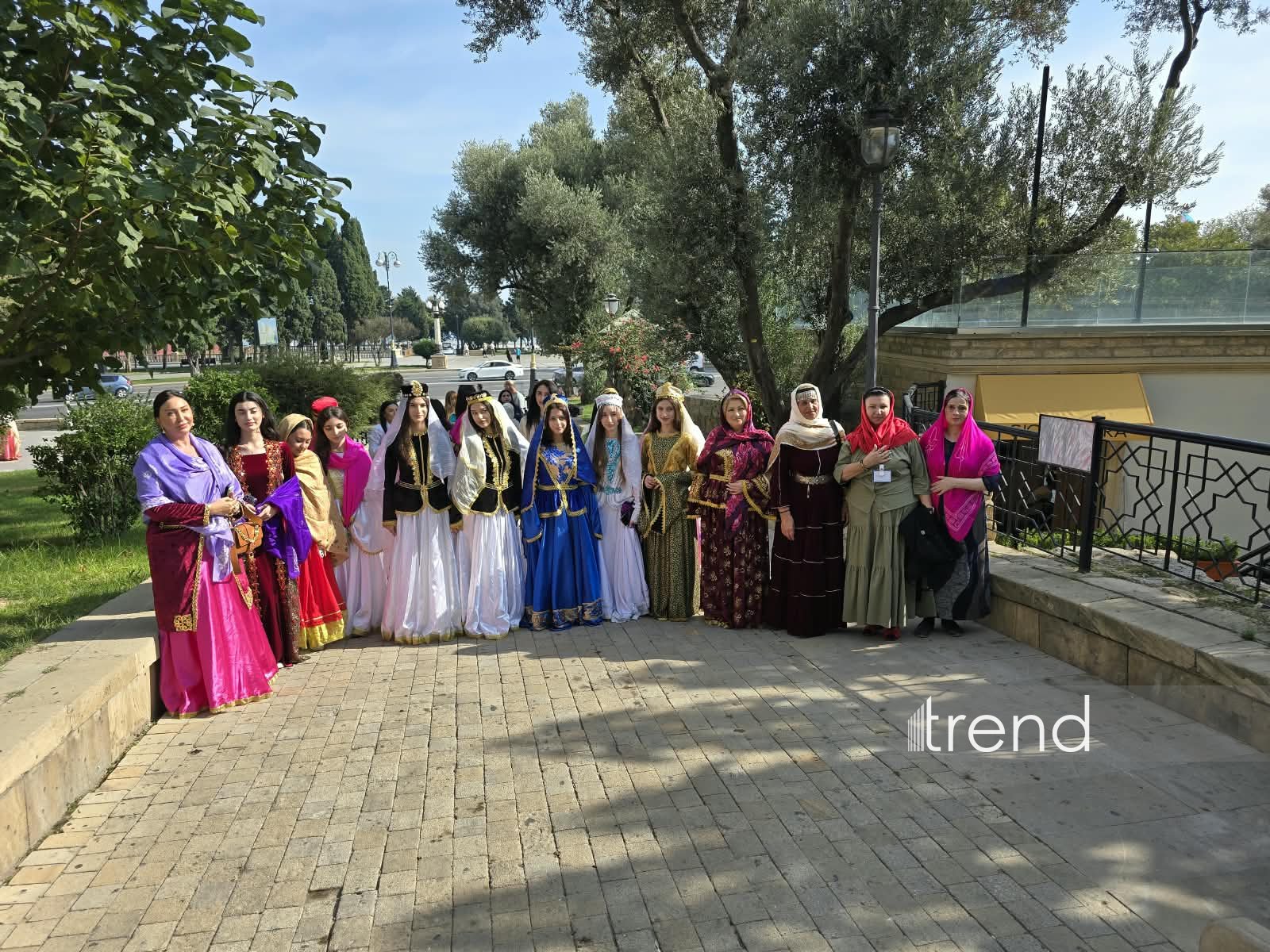 İçərişəhərdə rəngarəng "Kəlağayı" yürüşü start götürüb (FOTO)