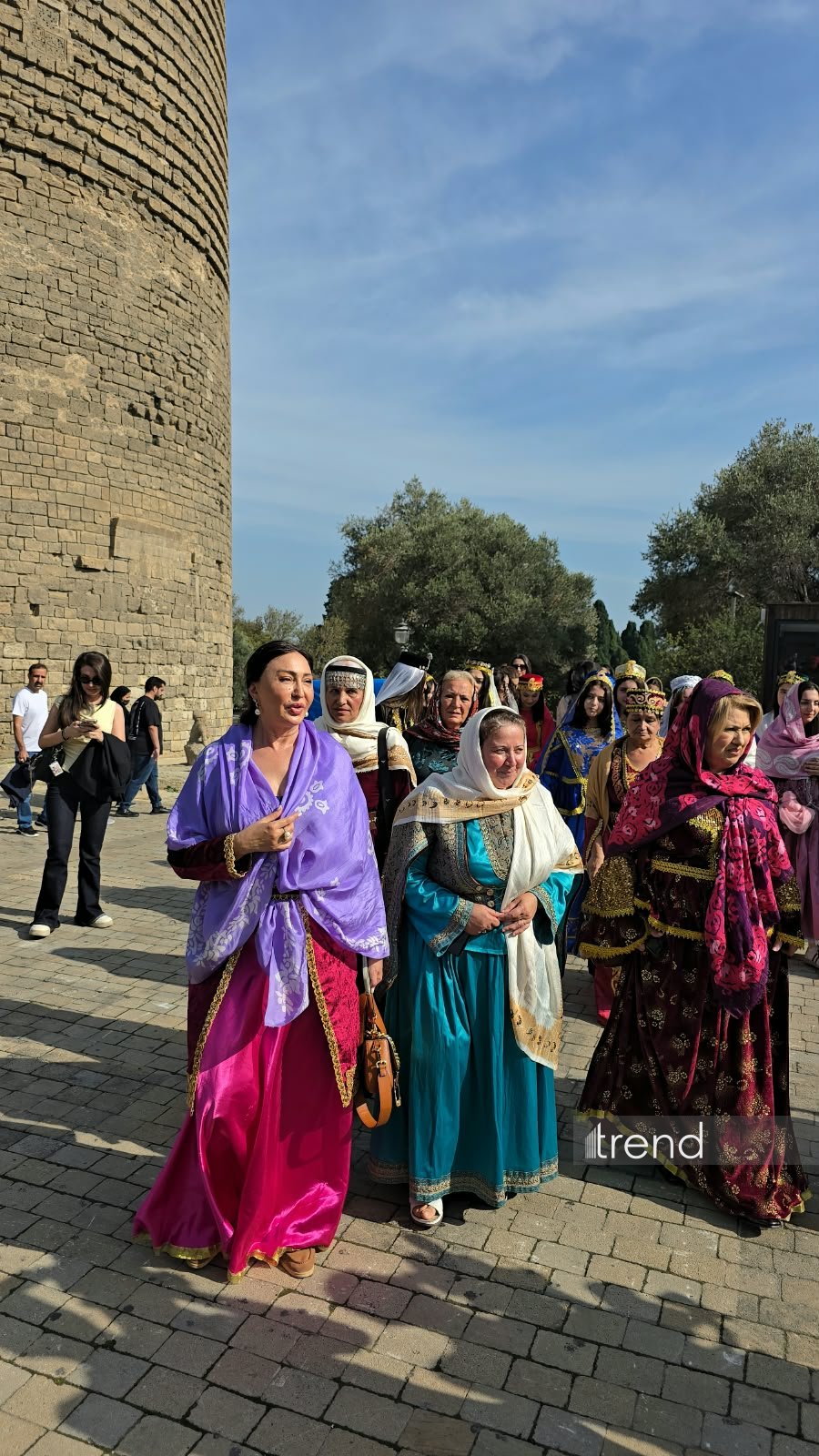 İçərişəhərdə rəngarəng "Kəlağayı" yürüşü start götürüb (FOTO)