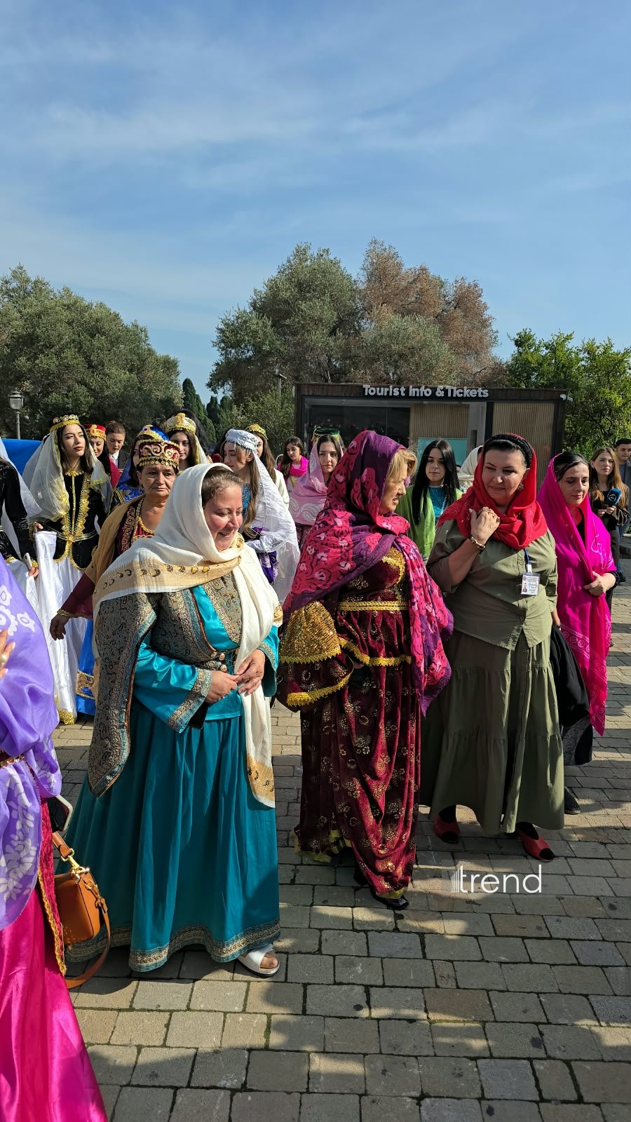İçərişəhərdə rəngarəng "Kəlağayı" yürüşü start götürüb (FOTO)