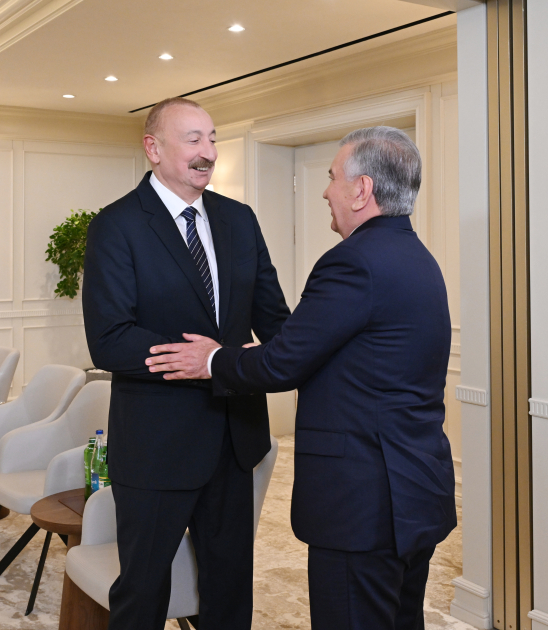Prezident İlham Əliyev Özbəkistan Prezidenti ilə görüşüb (FOTO)
