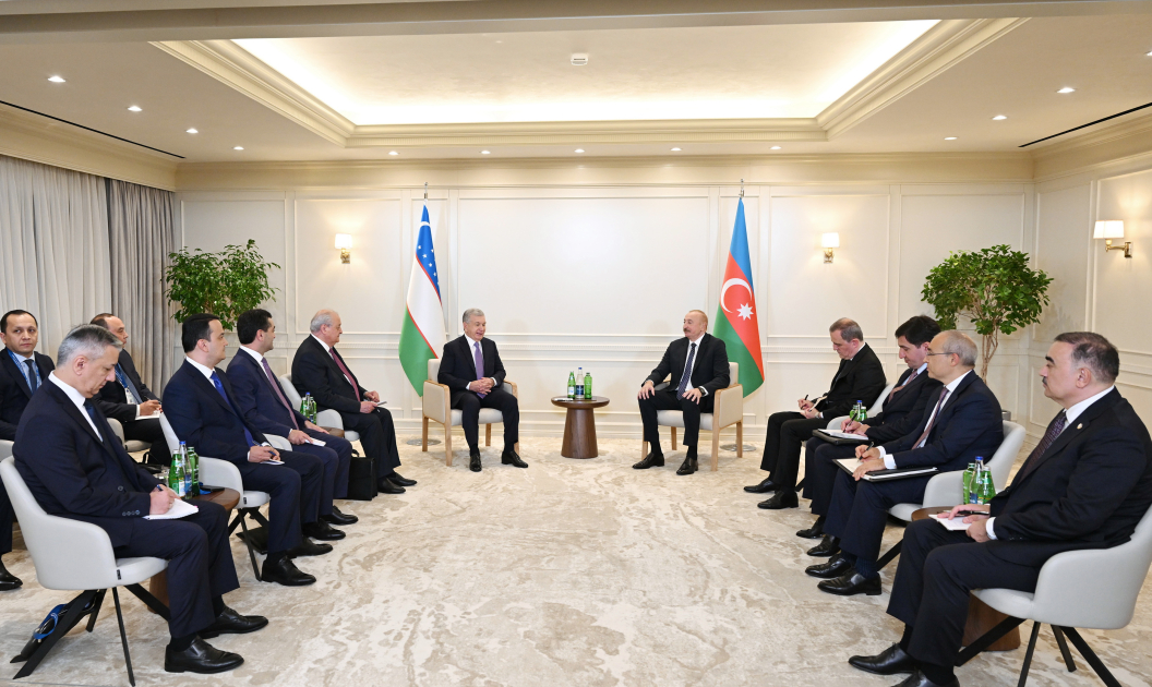 Prezident İlham Əliyev Özbəkistan Prezidenti ilə görüşüb (FOTO)