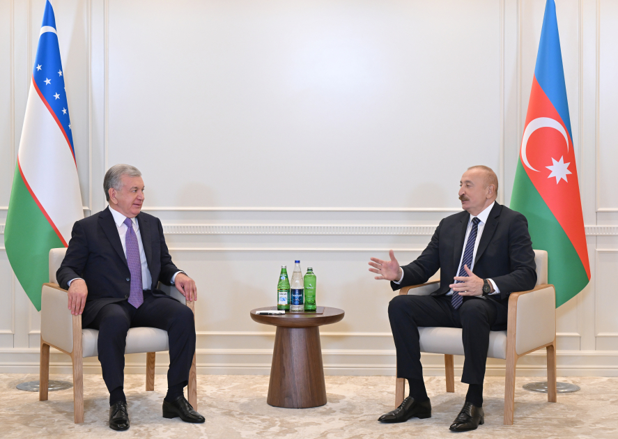 Prezident İlham Əliyev Özbəkistan Prezidenti ilə görüşüb (FOTO)