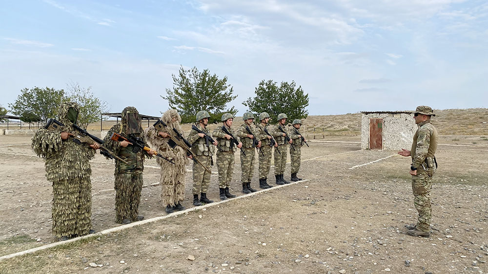 Ehtiyatda olan xüsusi təyinatlılar təlimlərə cəlb olunub (FOTO)