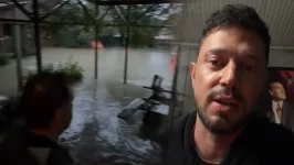 İstanbulda daşqınlar səbəbindən şoubiznes "ulduzları" qayıqla təxliyə edildi - FOTO