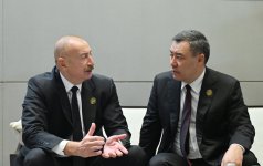 Prezident İlham Əliyev və Sadır Japarov AQEM sammiti çərçivəsində qeyri-rəsmi söhbət edib (FOTO)