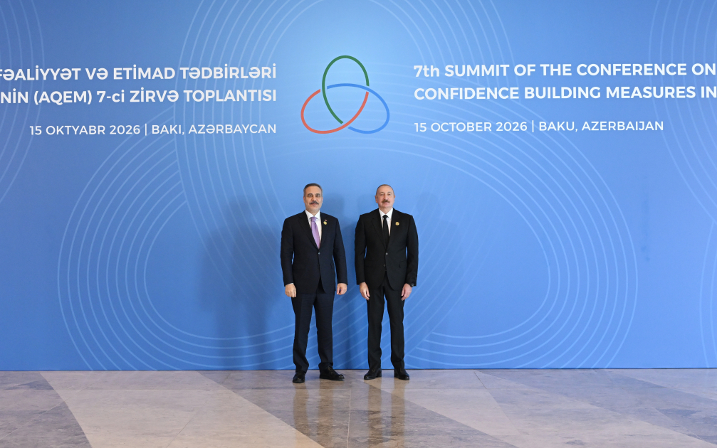 Prezident İlham Əliyev Bakıda AQEM-in 7-ci Zirvə Toplantısının iştirakçılarını qarşılayır (FOTO)