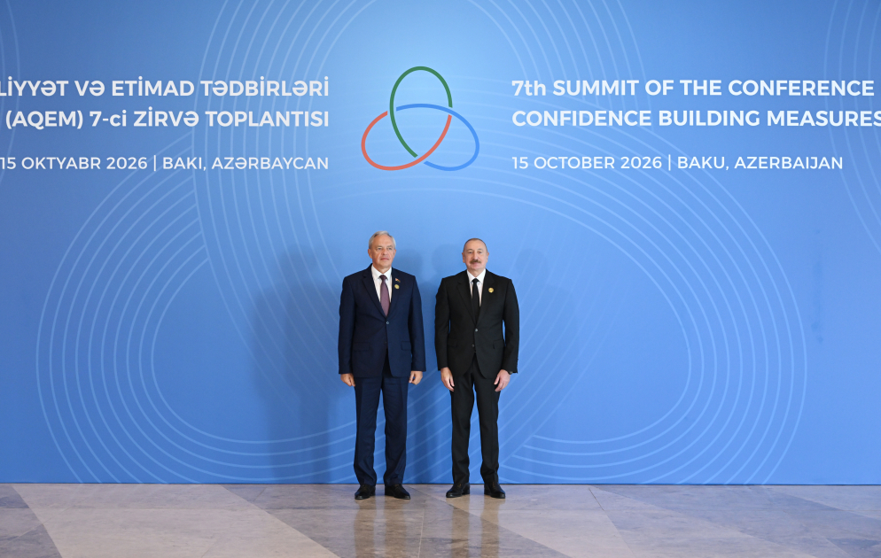 Prezident İlham Əliyev Bakıda AQEM-in 7-ci Zirvə Toplantısının iştirakçılarını qarşılayır (FOTO)