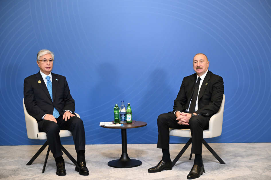 Prezident İlham Əliyev Kasım-Jomart Tokayev ilə görüşüb, Trans-Xəzər Fiber-Optik Kabel Xəttinin açılışını ediblər (FOTO)