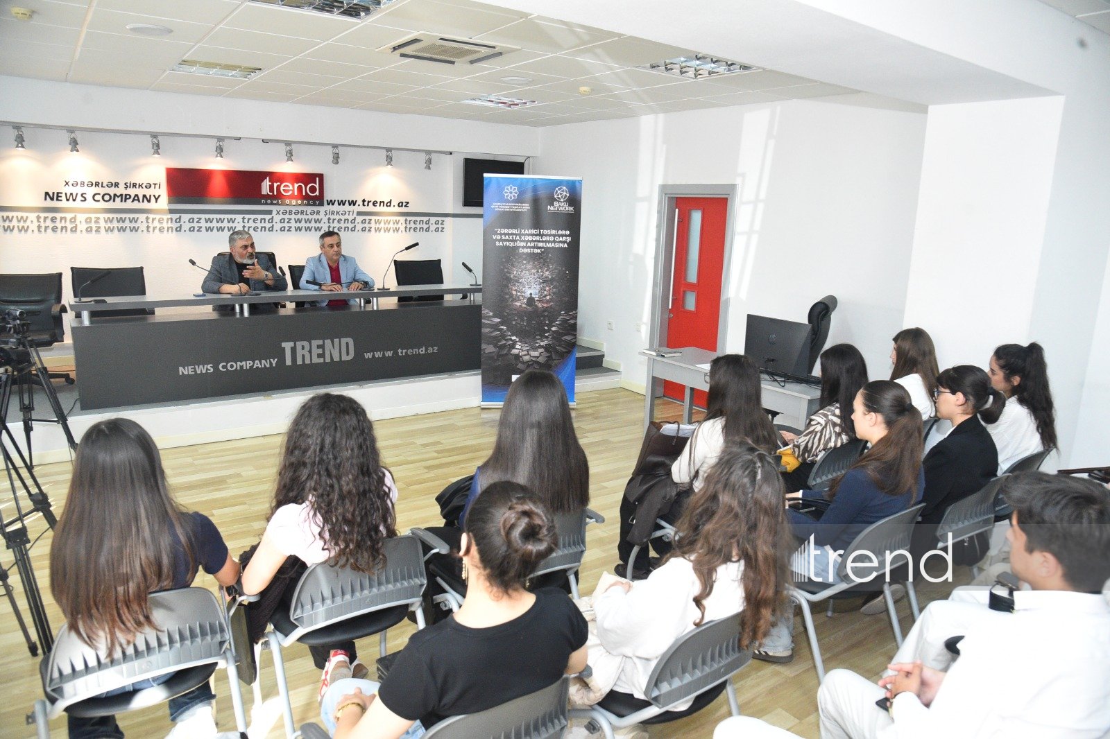 BDU tələbələri ilə zərərli xarici təsirlər və informasiya təhdidləri müzakirə olunub (FOTO/VİDEO)